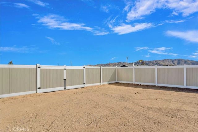 16654 Pawnee, Apple Valley, CA 92307