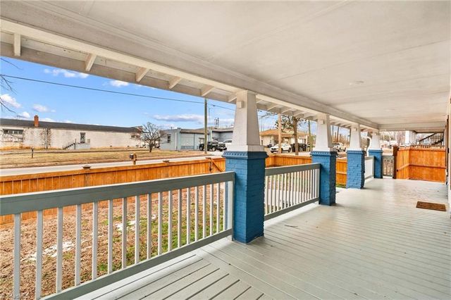 705 W 5th Avenue, Lexington, NC 27292