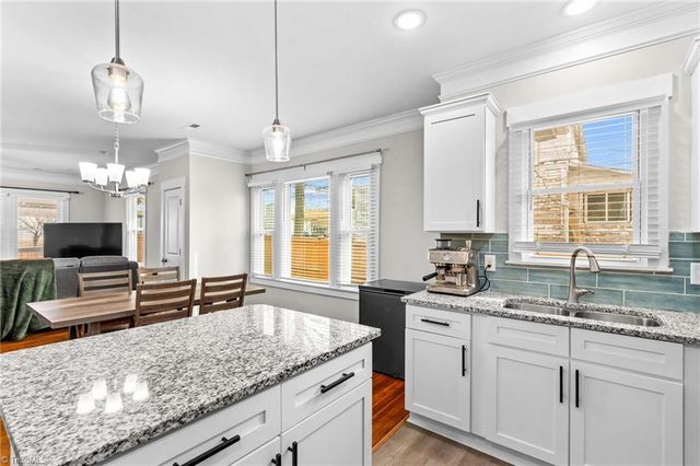 705 W 5th Avenue, Lexington, NC 27292