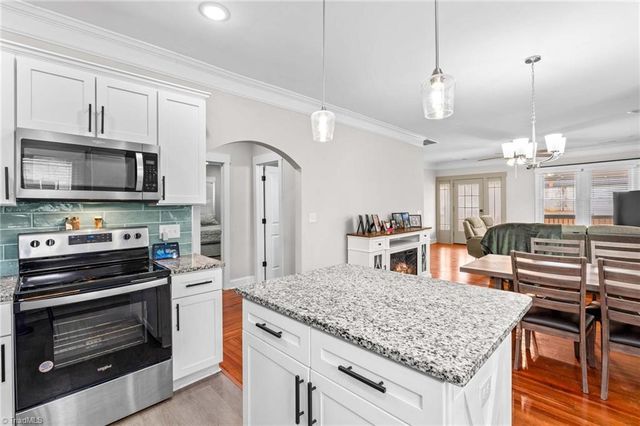 705 W 5th Avenue, Lexington, NC 27292