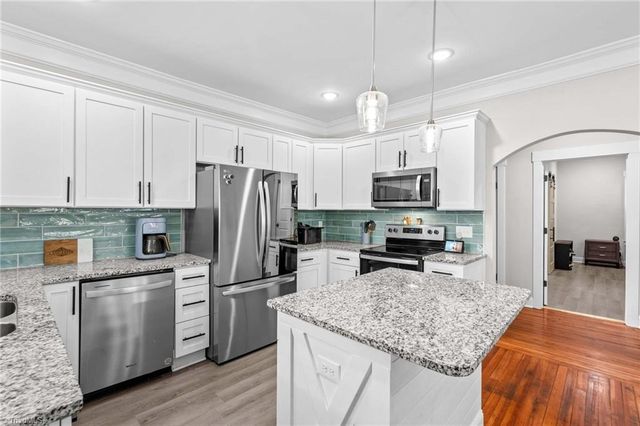 705 W 5th Avenue, Lexington, NC 27292