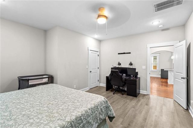 705 W 5th Avenue, Lexington, NC 27292