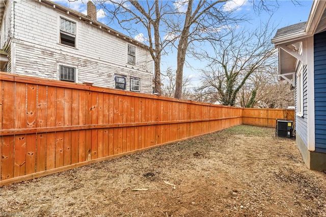 705 W 5th Avenue, Lexington, NC 27292