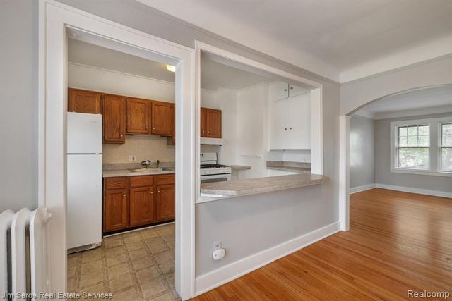1300 Maryland, Grosse Pointe Park, MI 48230