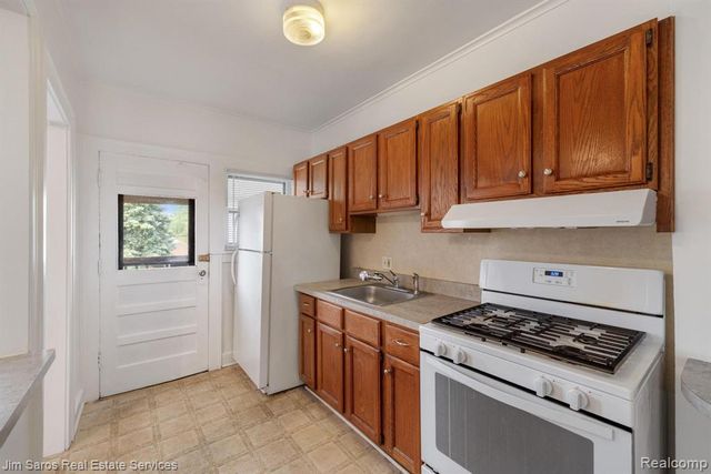 1300 Maryland, Grosse Pointe Park, MI 48230