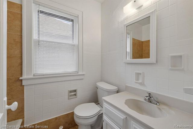 1300 Maryland, Grosse Pointe Park, MI 48230