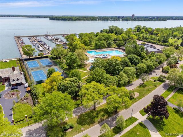 1300 Maryland, Grosse Pointe Park, MI 48230