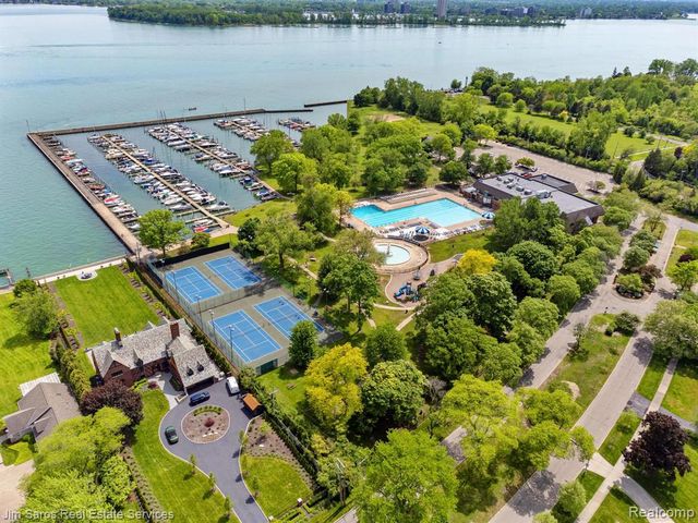 1300 Maryland, Grosse Pointe Park, MI 48230