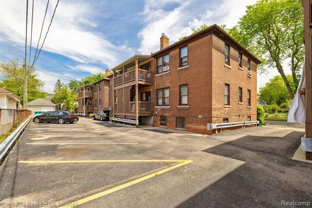 1300 Maryland, Grosse Pointe Park, MI 48230
