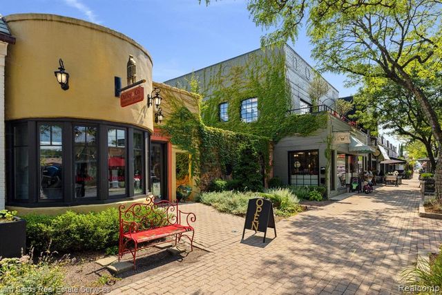 1300 Maryland, Grosse Pointe Park, MI 48230