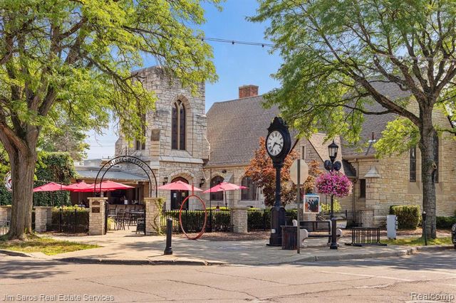 1300 Maryland, Grosse Pointe Park, MI 48230