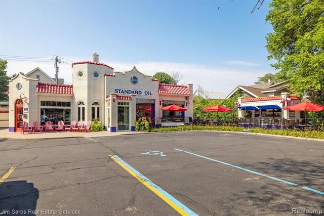 1300 Maryland, Grosse Pointe Park, MI 48230