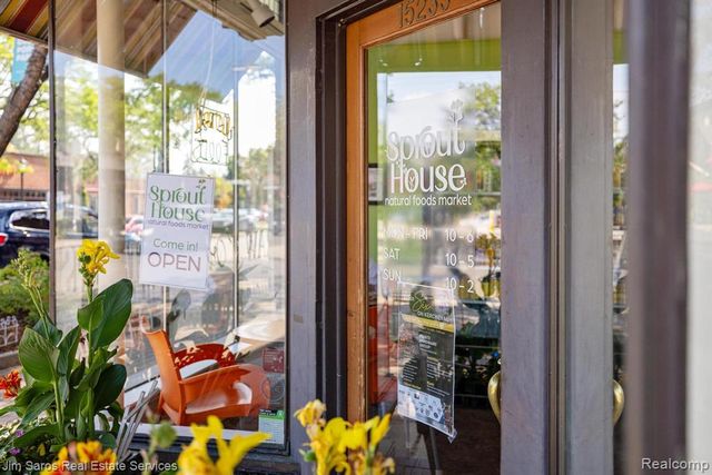 1300 Maryland, Grosse Pointe Park, MI 48230