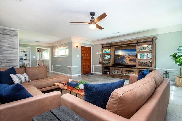 6109 KRACKER AVENUE, Gibsonton, FL 33534