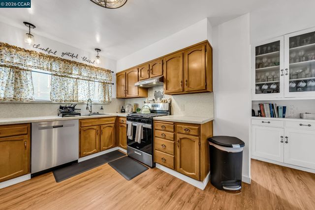 2628 Logan St, Oakland, CA 94601