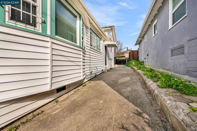 2628 Logan St, Oakland, CA 94601