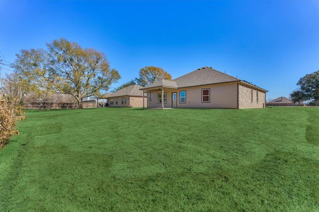 10473 Valley Drive N, Willis, TX 77318
