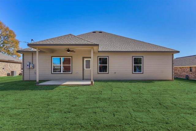 10473 Valley Drive N, Willis, TX 77318