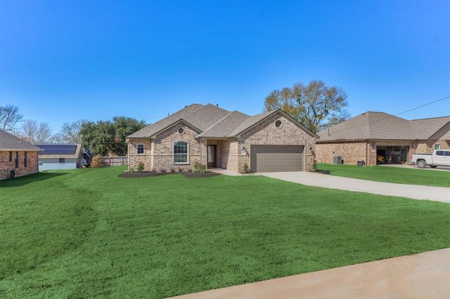 10473 Valley Drive N, Willis, TX 77318