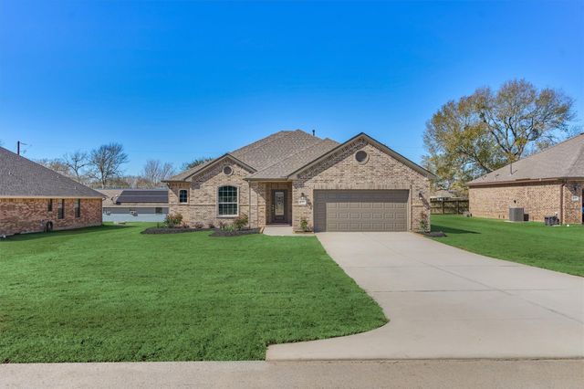 10473 Valley Drive N, Willis, TX 77318