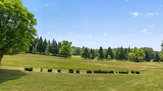 5185 Meadow Crossing Road SW, Rochester, MN 55902