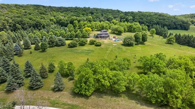 5185 Meadow Crossing Road SW, Rochester, MN 55902