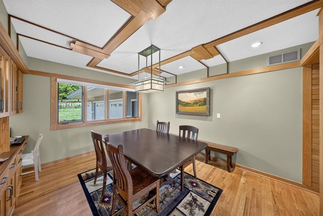 5185 Meadow Crossing Road SW, Rochester, MN 55902