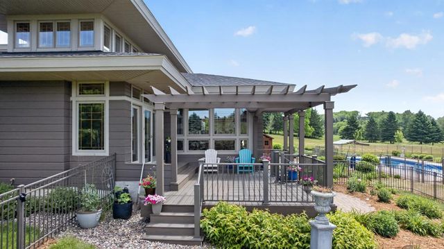 5185 Meadow Crossing Road SW, Rochester, MN 55902