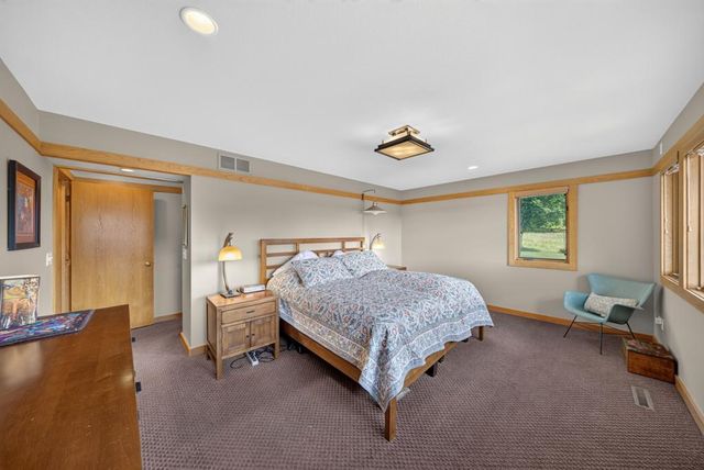 5185 Meadow Crossing Road SW, Rochester, MN 55902