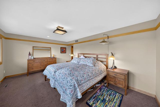 5185 Meadow Crossing Road SW, Rochester, MN 55902