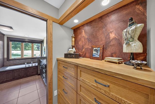 5185 Meadow Crossing Road SW, Rochester, MN 55902