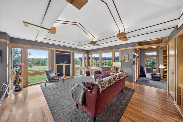 5185 Meadow Crossing Road SW, Rochester, MN 55902