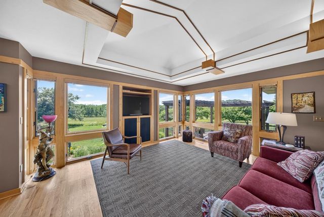 5185 Meadow Crossing Road SW, Rochester, MN 55902