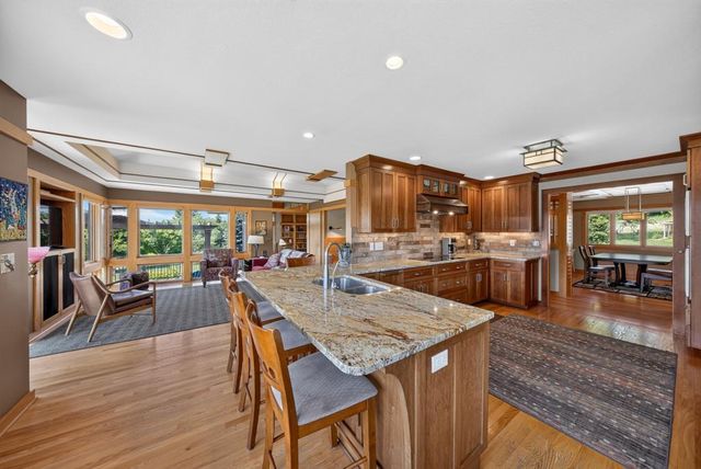 5185 Meadow Crossing Road SW, Rochester, MN 55902