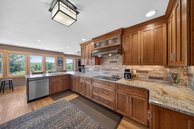 5185 Meadow Crossing Road SW, Rochester, MN 55902