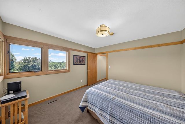 5185 Meadow Crossing Road SW, Rochester, MN 55902