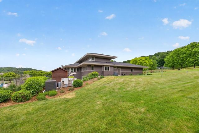 5185 Meadow Crossing Road SW, Rochester, MN 55902