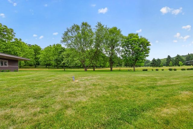 5185 Meadow Crossing Road SW, Rochester, MN 55902