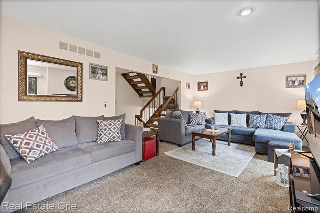 5226 Brett Court, West Bloomfield, MI 48322