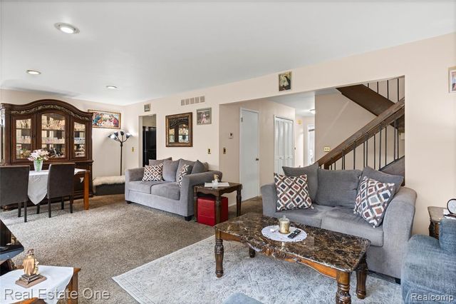 5226 Brett Court, West Bloomfield, MI 48322