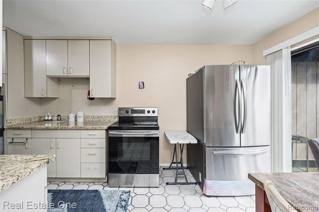 5226 Brett Court, West Bloomfield, MI 48322