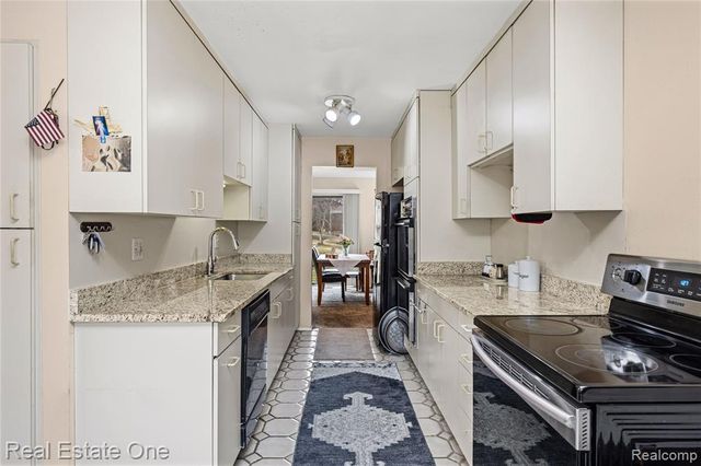 5226 Brett Court, West Bloomfield, MI 48322