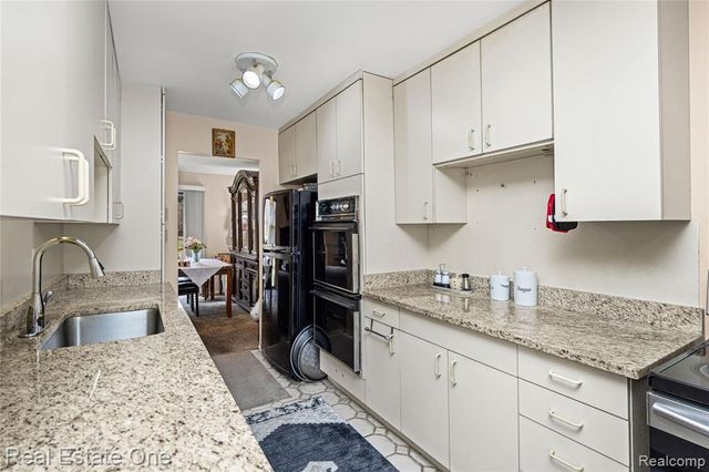 5226 Brett Court, West Bloomfield, MI 48322