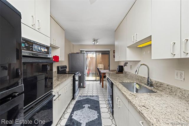 5226 Brett Court, West Bloomfield, MI 48322