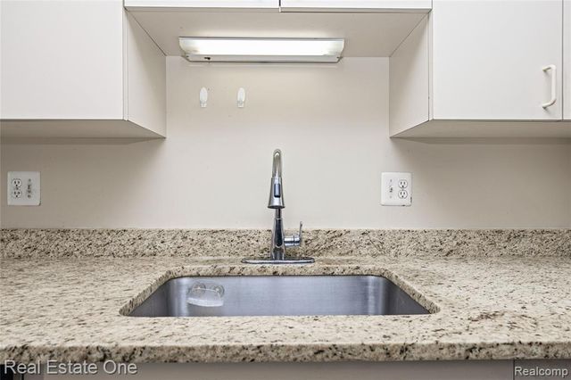 5226 Brett Court, West Bloomfield, MI 48322