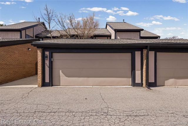 5226 Brett Court, West Bloomfield, MI 48322