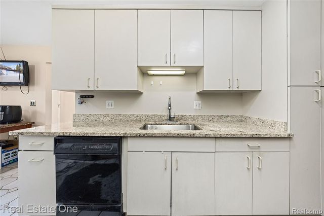 5226 Brett Court, West Bloomfield, MI 48322