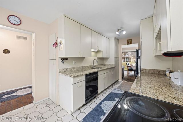 5226 Brett Court, West Bloomfield, MI 48322