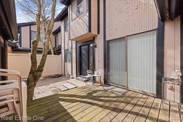 5226 Brett Court, West Bloomfield, MI 48322