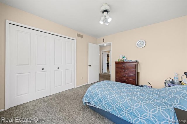 5226 Brett Court, West Bloomfield, MI 48322